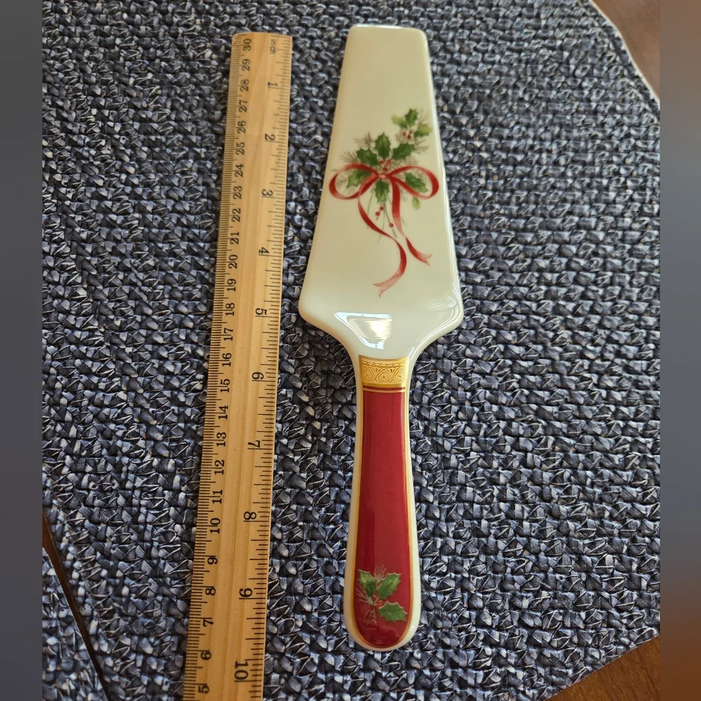 Mikasa Palatial Holly Gold Ceramic Cake Server